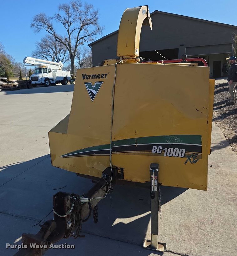 image for item DZ3964 Vermeer BC1000 XL Chipper wood chipper