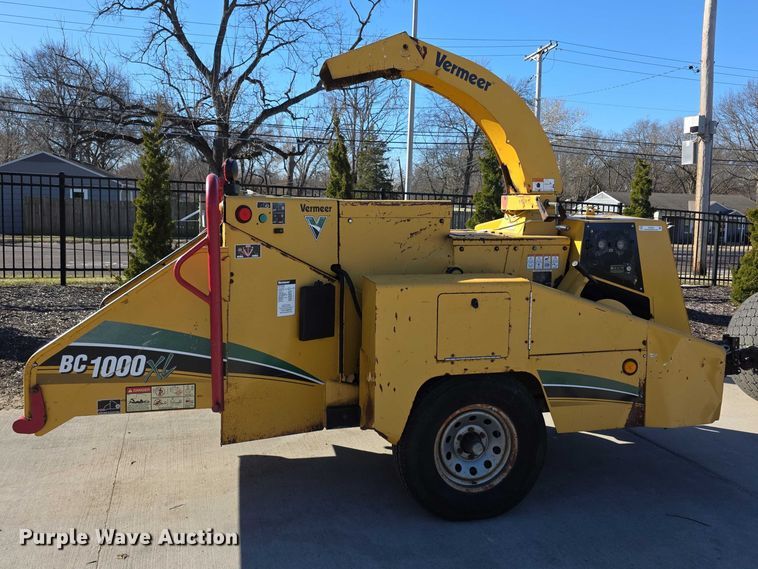 image for item DZ3964 Vermeer BC1000 XL Chipper wood chipper