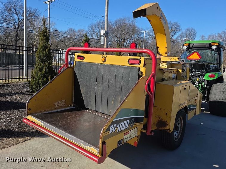 image for item DZ3964 Vermeer BC1000 XL Chipper wood chipper
