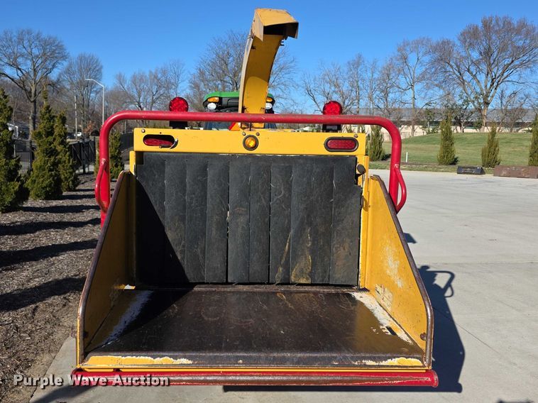 image for item DZ3964 Vermeer BC1000 XL Chipper wood chipper