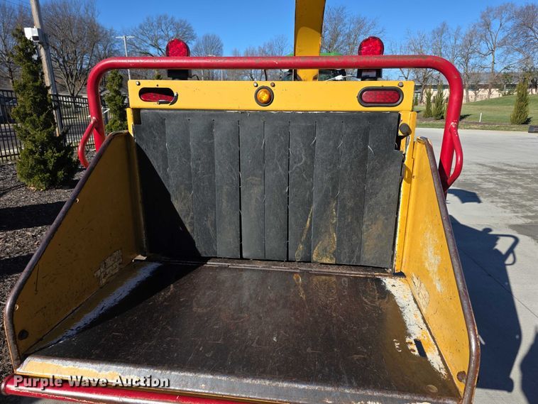 image for item DZ3964 Vermeer BC1000 XL Chipper wood chipper