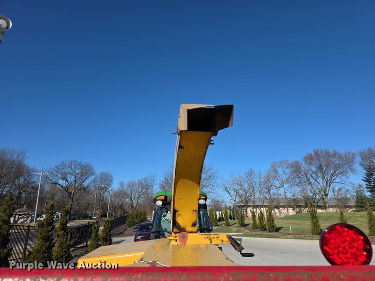 image for item DZ3964 Vermeer BC1000 XL Chipper wood chipper