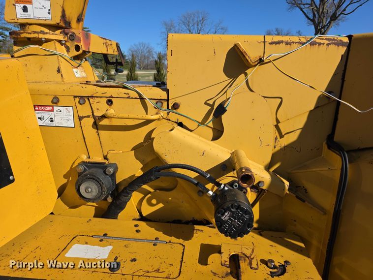 image for item DZ3964 Vermeer BC1000 XL Chipper wood chipper