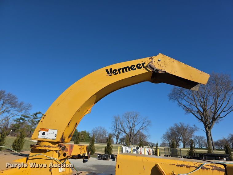 image for item DZ3964 Vermeer BC1000 XL Chipper wood chipper