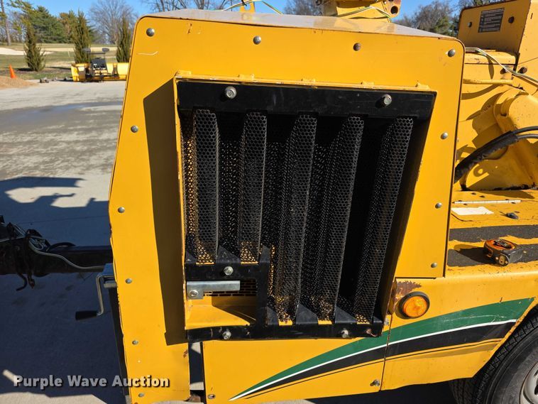 image for item DZ3964 Vermeer BC1000 XL Chipper wood chipper