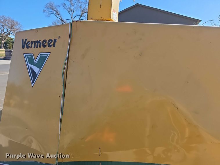 image for item DZ3964 Vermeer BC1000 XL Chipper wood chipper