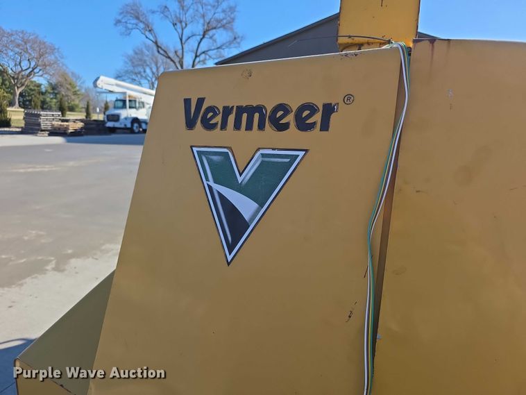 image for item DZ3964 Vermeer BC1000 XL Chipper wood chipper
