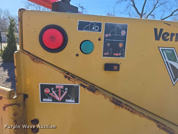 image for item DZ3964 Vermeer BC1000 XL Chipper wood chipper