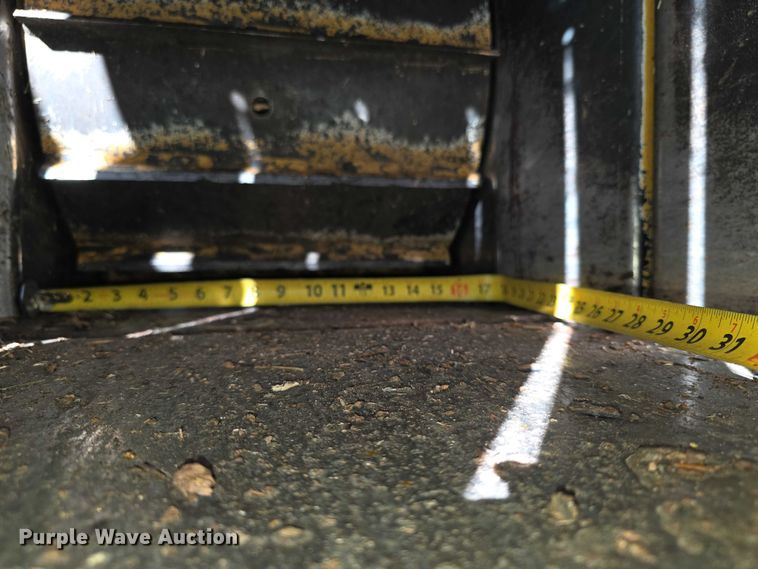 image for item DZ3964 Vermeer BC1000 XL Chipper wood chipper