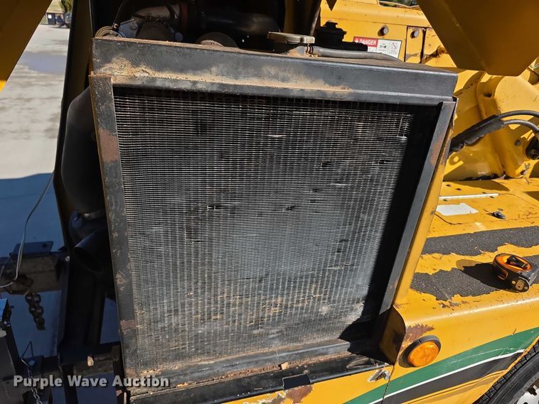 image for item DZ3964 Vermeer BC1000 XL Chipper wood chipper