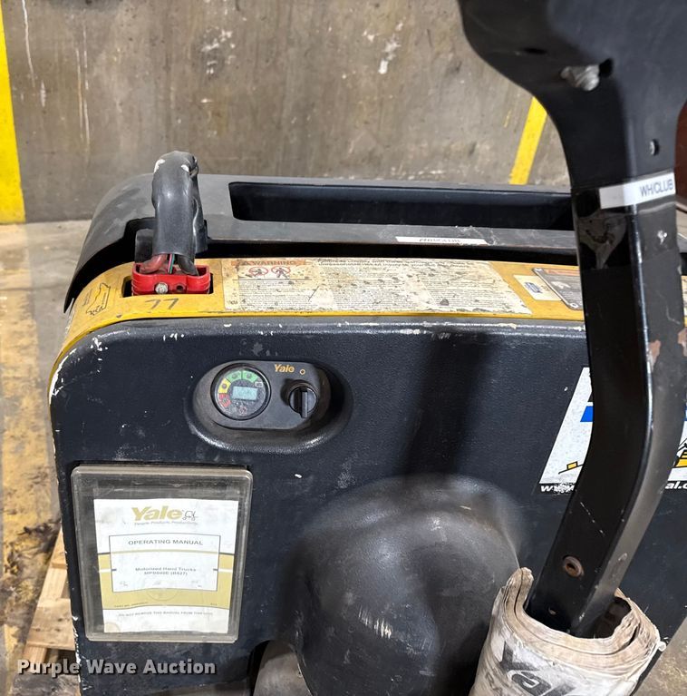 image for item DZ4333 (6) Yale MPB040-EN24T2748 pallet jacks