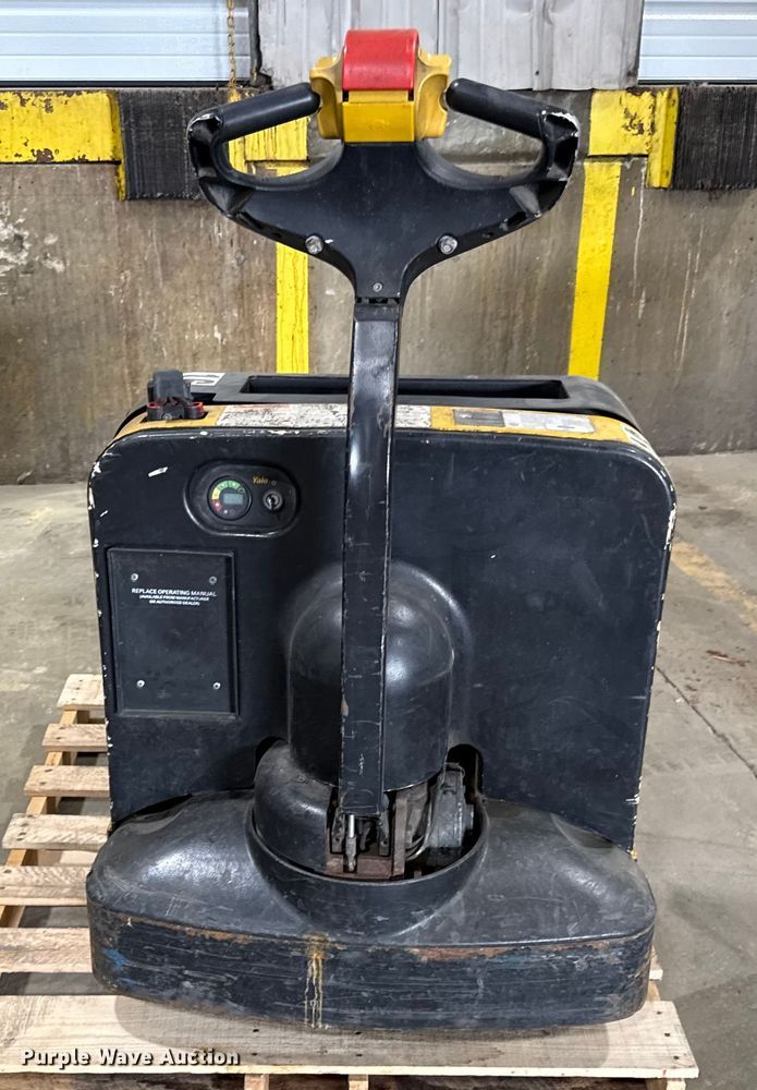 image for item DZ4333 (6) Yale MPB040-EN24T2748 pallet jacks