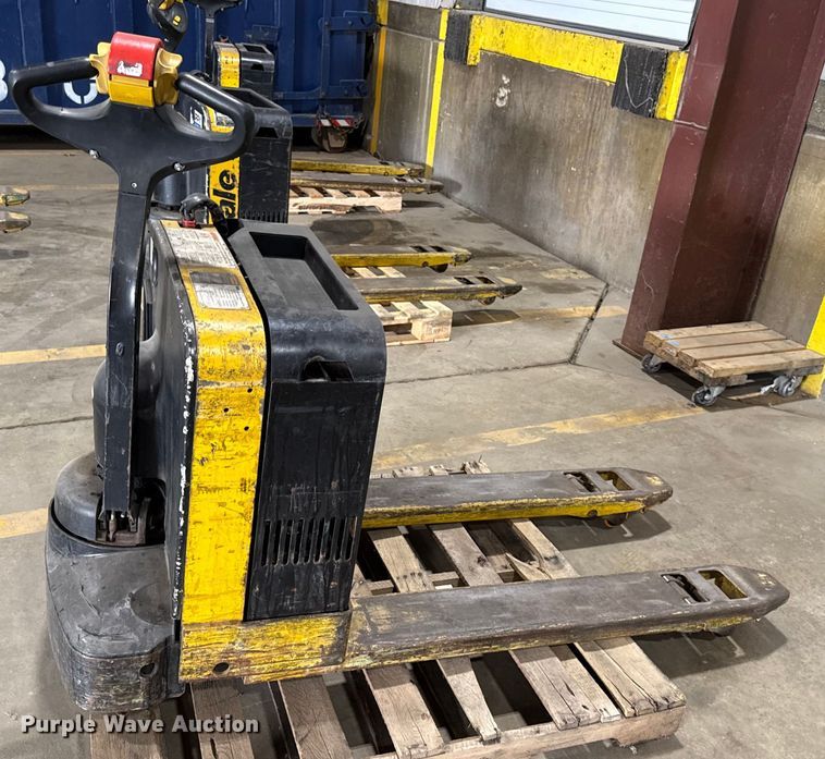 image for item DZ4333 (6) Yale MPB040-EN24T2748 pallet jacks