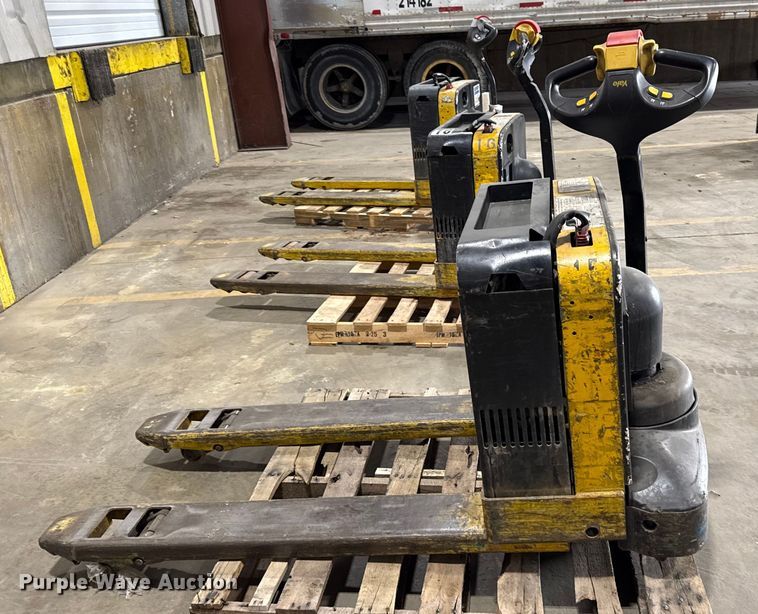 image for item DZ4333 (6) Yale MPB040-EN24T2748 pallet jacks