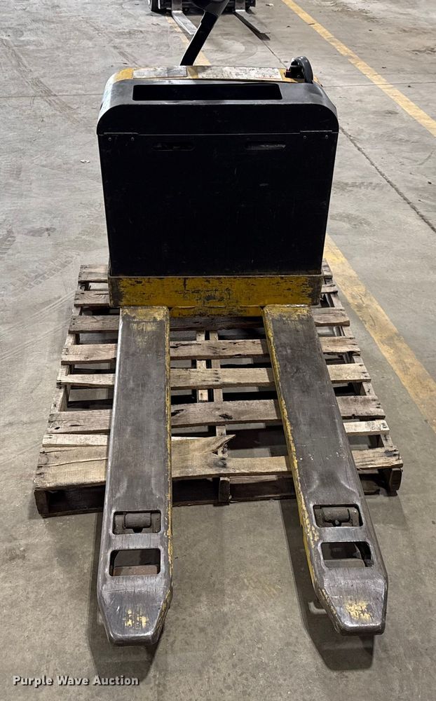 image for item DZ4333 (6) Yale MPB040-EN24T2748 pallet jacks