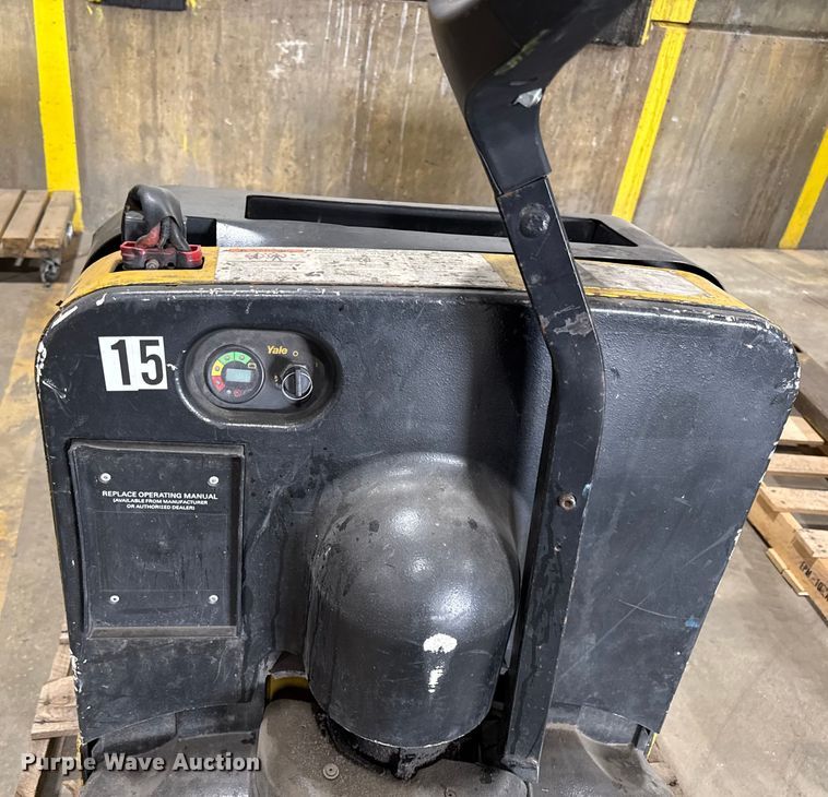 image for item DZ4333 (6) Yale MPB040-EN24T2748 pallet jacks
