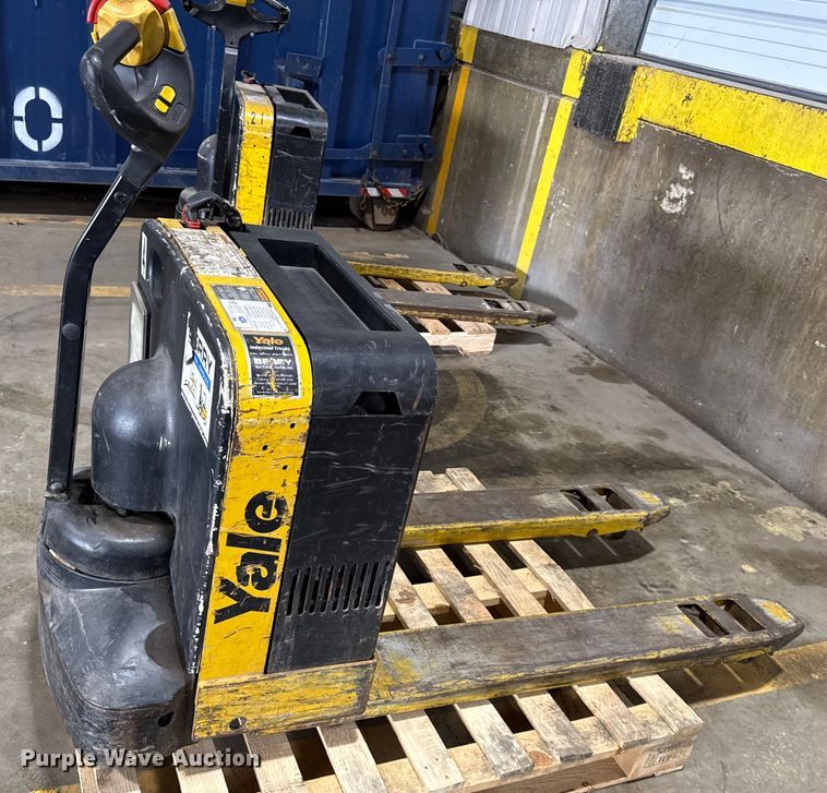 image for item DZ4333 (6) Yale MPB040-EN24T2748 pallet jacks