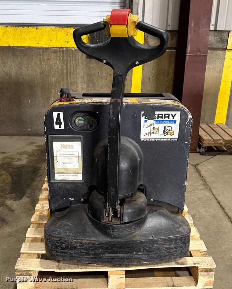 image for item DZ4333 (6) Yale MPB040-EN24T2748 pallet jacks