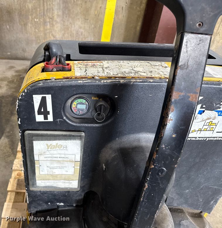image for item DZ4333 (6) Yale MPB040-EN24T2748 pallet jacks