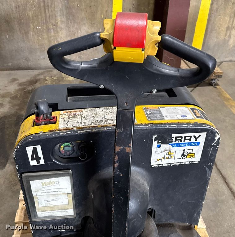 image for item DZ4333 (6) Yale MPB040-EN24T2748 pallet jacks