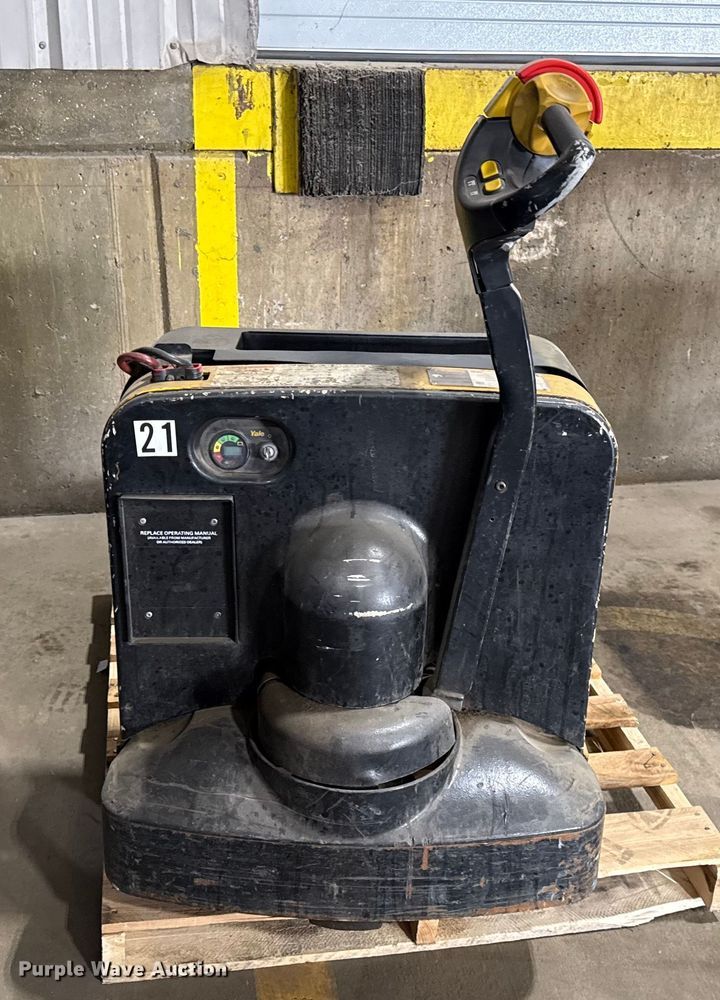 image for item DZ4333 (6) Yale MPB040-EN24T2748 pallet jacks