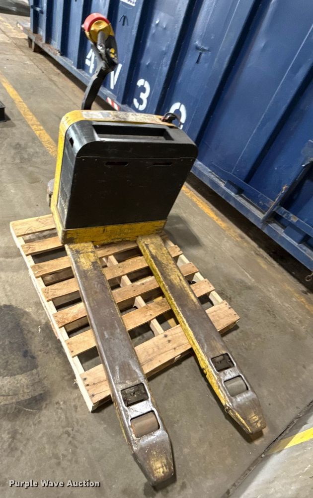 image for item DZ4333 (6) Yale MPB040-EN24T2748 pallet jacks