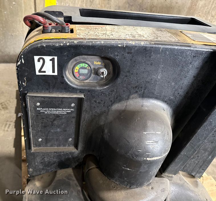 image for item DZ4333 (6) Yale MPB040-EN24T2748 pallet jacks