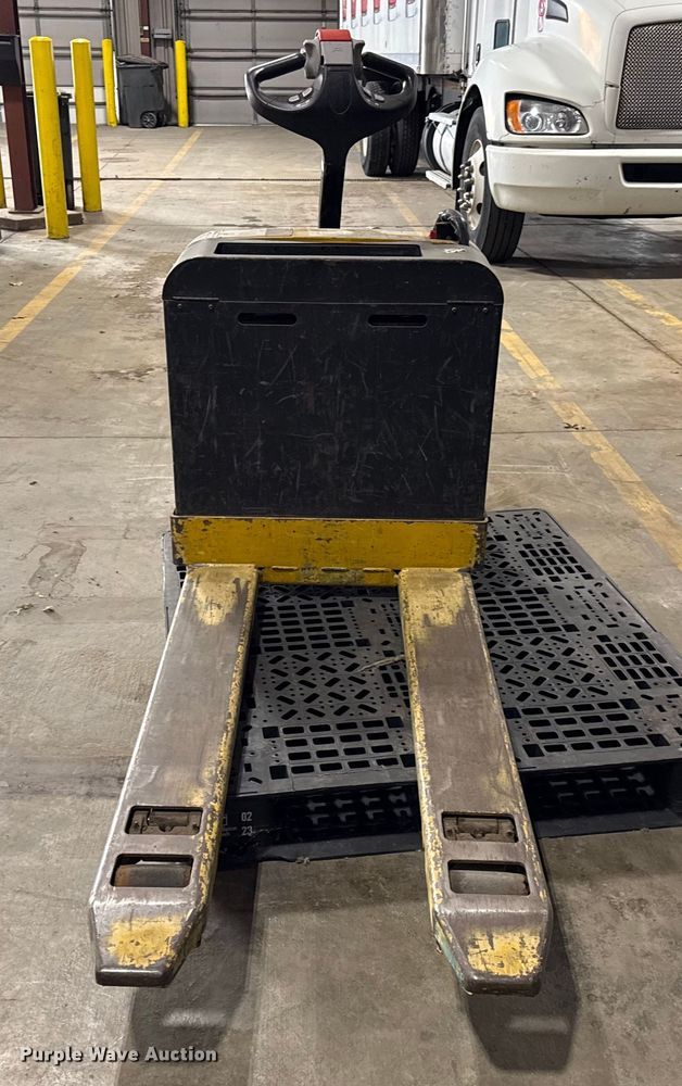 image for item DZ4333 (6) Yale MPB040-EN24T2748 pallet jacks