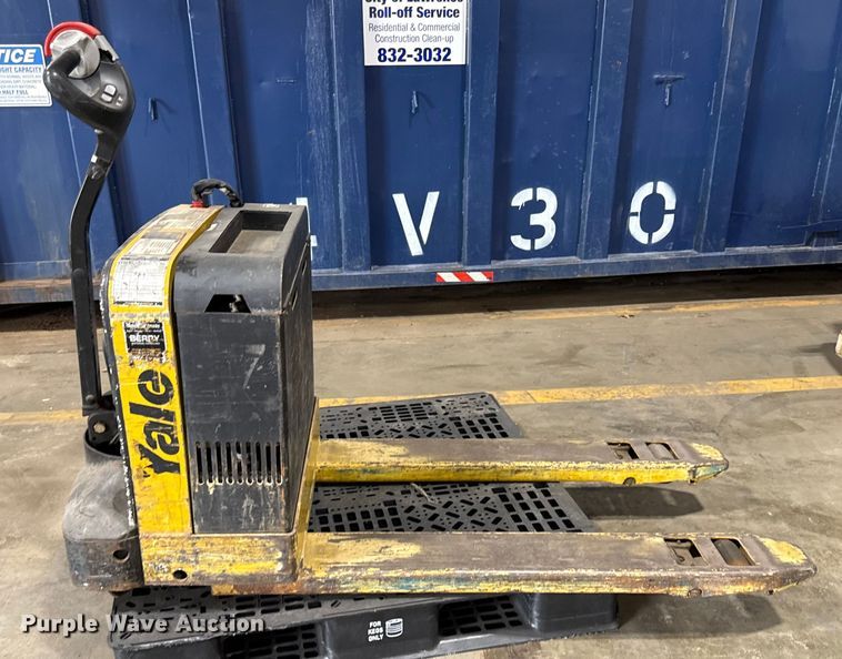 image for item DZ4333 (6) Yale MPB040-EN24T2748 pallet jacks