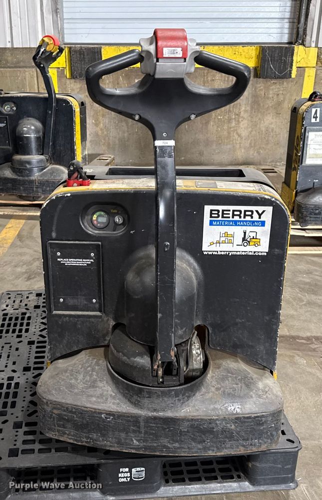 image for item DZ4333 (6) Yale MPB040-EN24T2748 pallet jacks