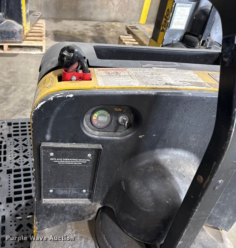 image for item DZ4333 (6) Yale MPB040-EN24T2748 pallet jacks