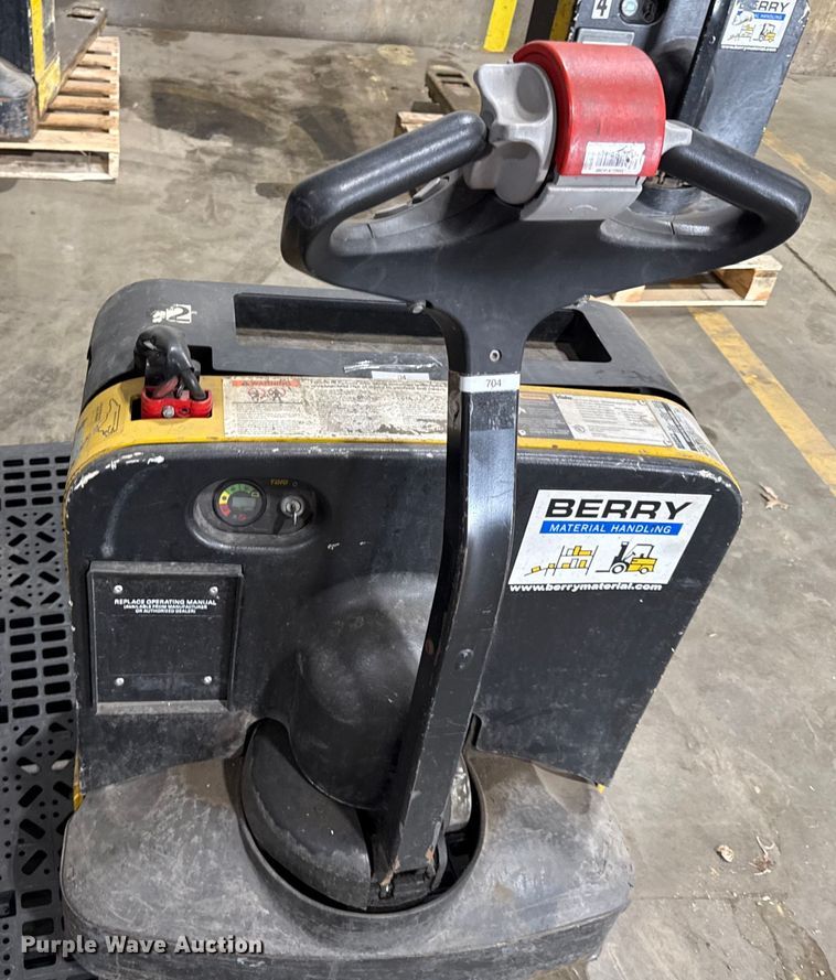 image for item DZ4333 (6) Yale MPB040-EN24T2748 pallet jacks