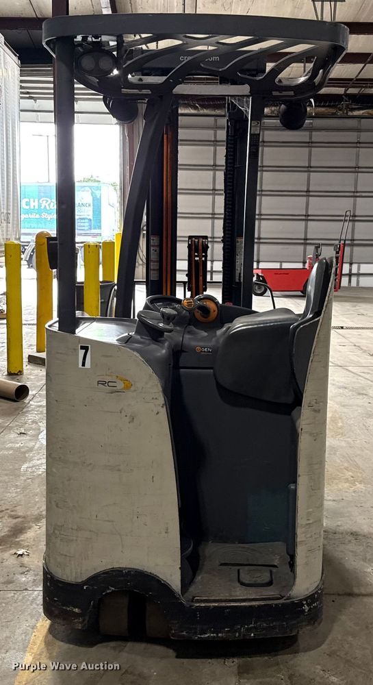 image for item DZ4334 Crown RC5545-40 forklift