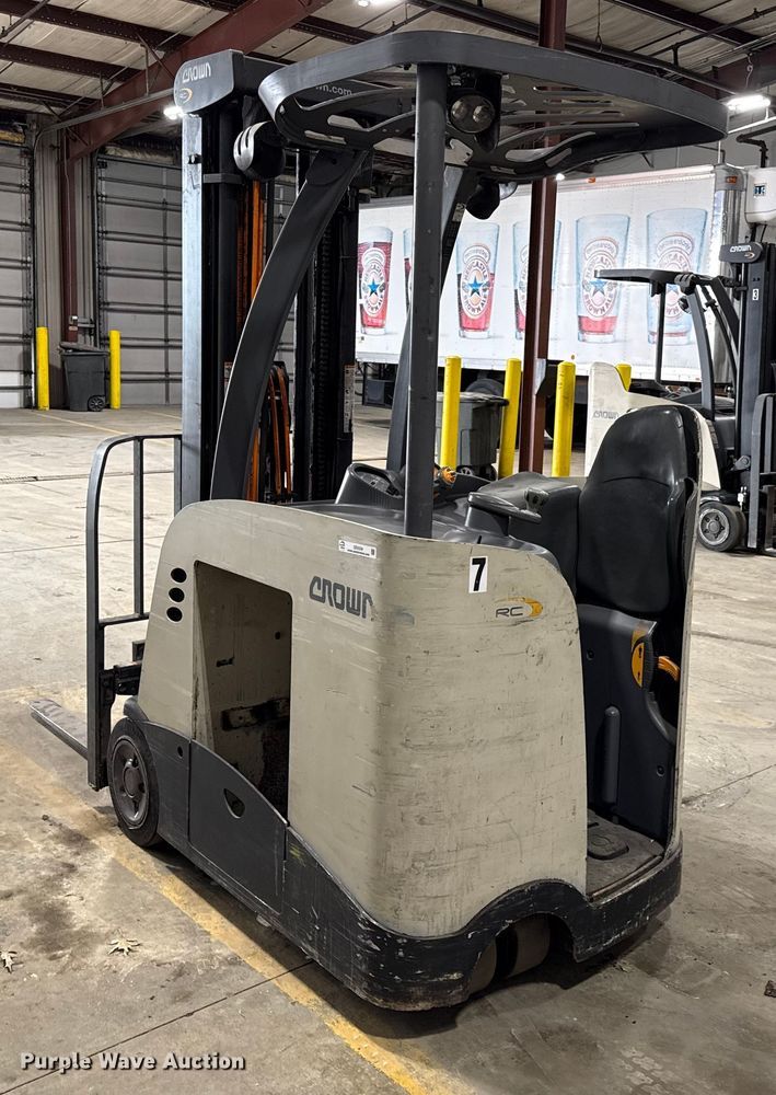 image for item DZ4334 Crown RC5545-40 forklift