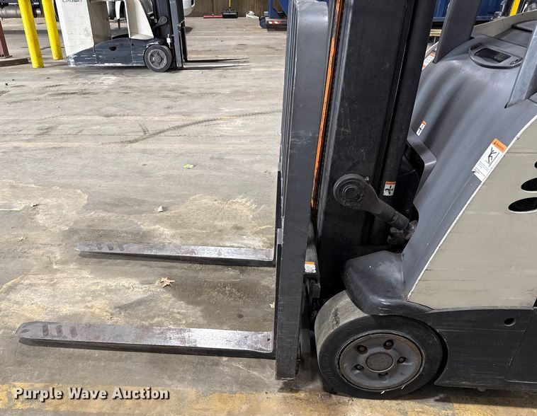image for item DZ4334 Crown RC5545-40 forklift