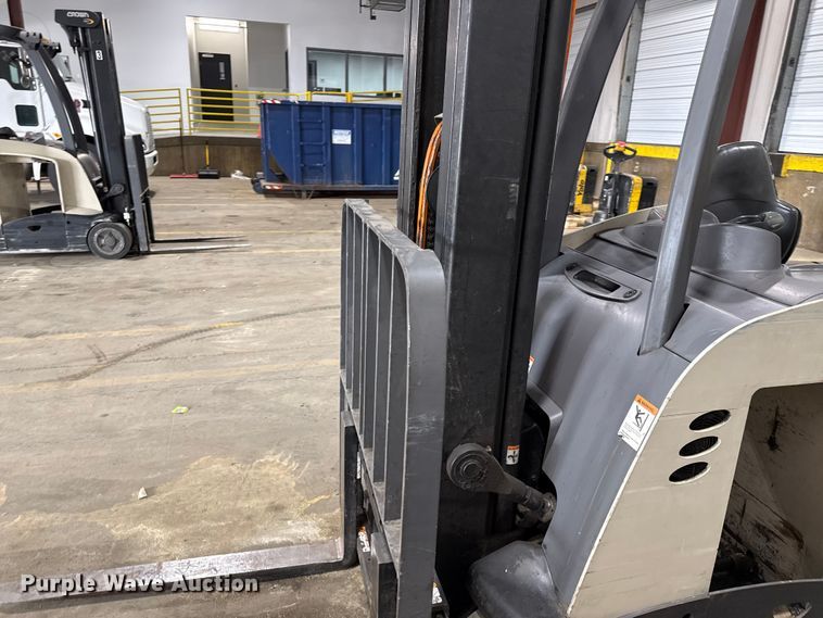 image for item DZ4334 Crown RC5545-40 forklift