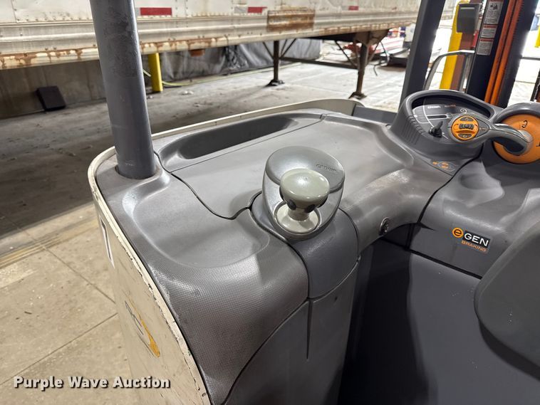 image for item DZ4334 Crown RC5545-40 forklift