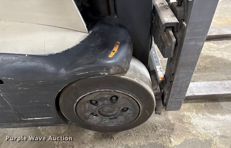 image for item DZ4334 Crown RC5545-40 forklift