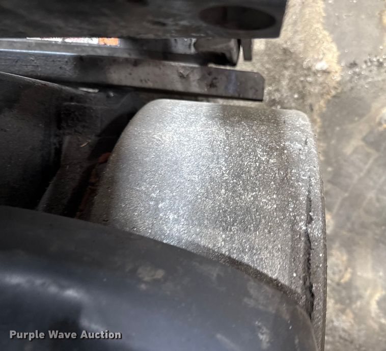 image for item DZ4334 Crown RC5545-40 forklift