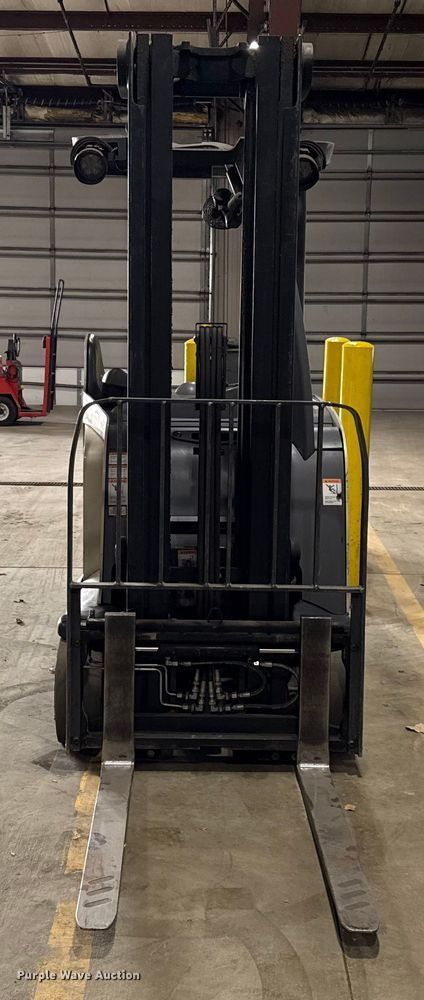 image for item DZ4335 Crown RC5545-40 forklift