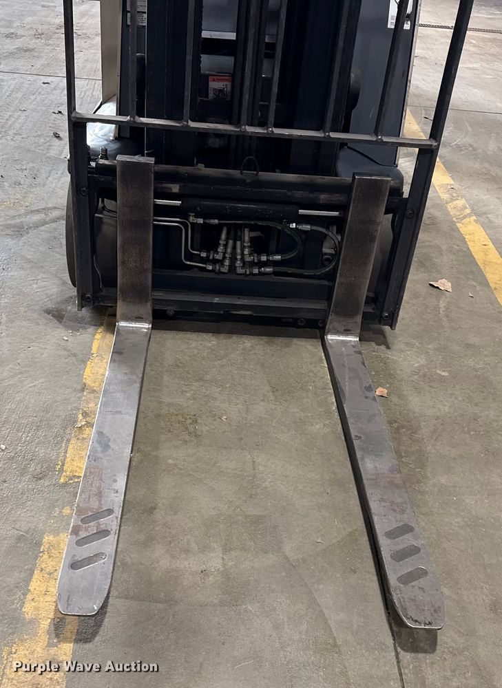 image for item DZ4335 Crown RC5545-40 forklift