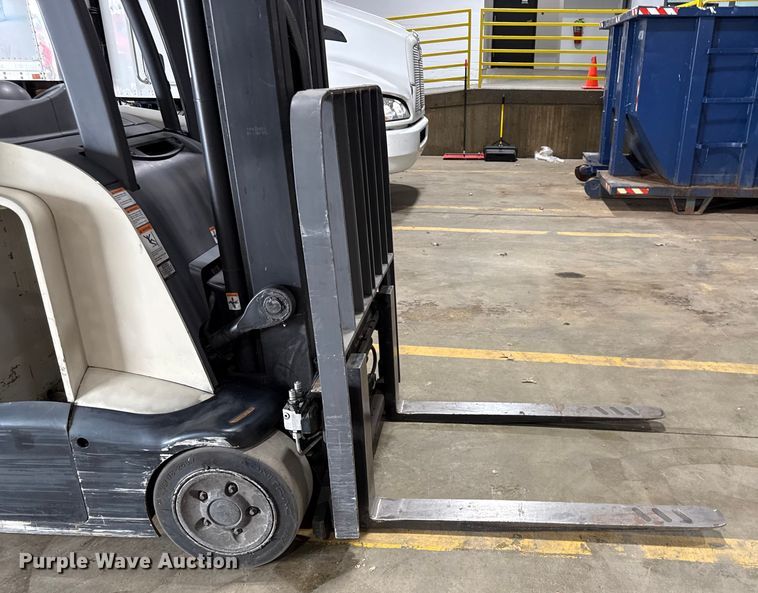 image for item DZ4335 Crown RC5545-40 forklift