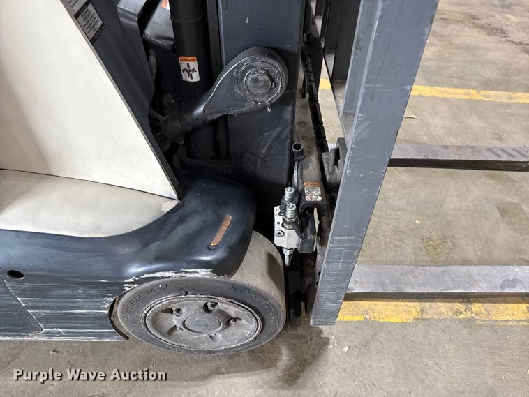 image for item DZ4335 Crown RC5545-40 forklift