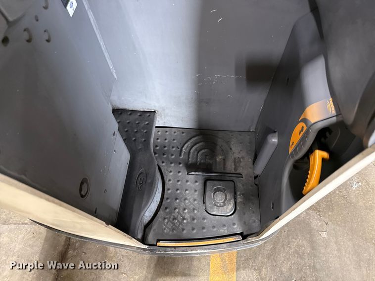 image for item DZ4335 Crown RC5545-40 forklift