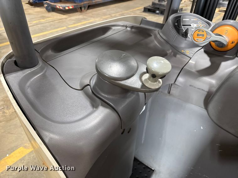 image for item DZ4335 Crown RC5545-40 forklift