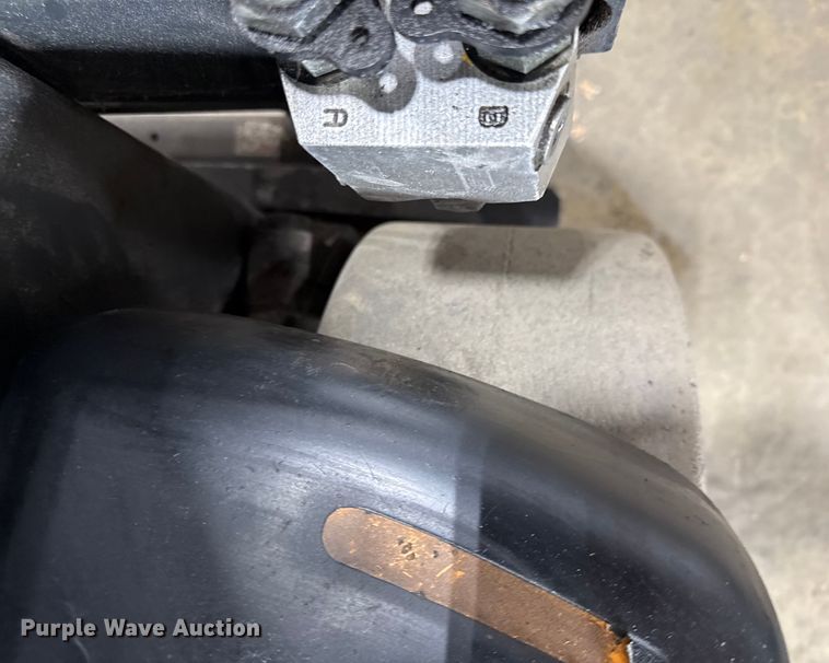 image for item DZ4335 Crown RC5545-40 forklift