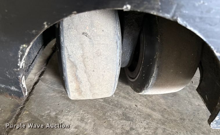 image for item DZ4335 Crown RC5545-40 forklift