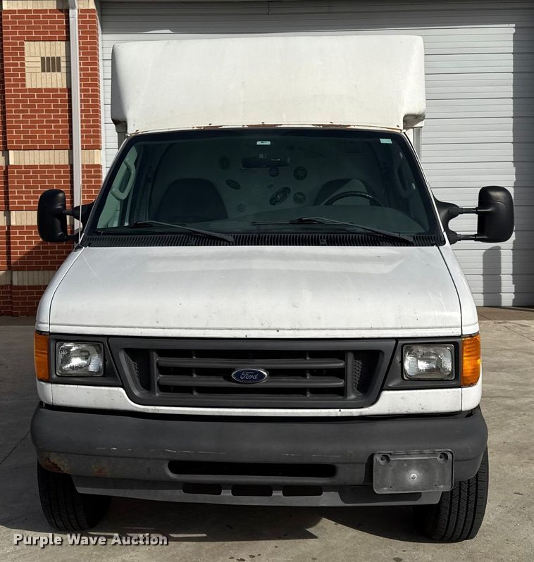 image for item DZ4337 2005 Ford E350 Super Duty box truck