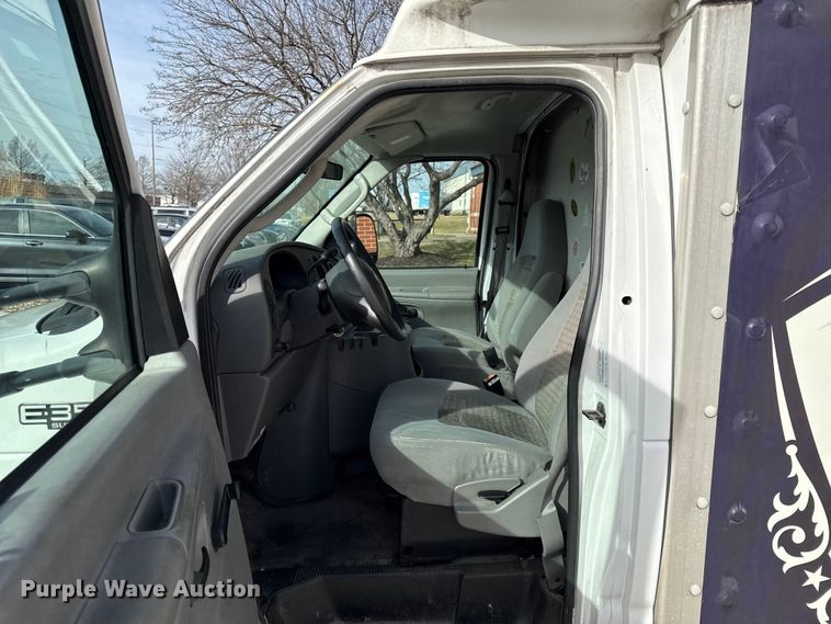image for item DZ4337 2005 Ford E350 Super Duty box truck