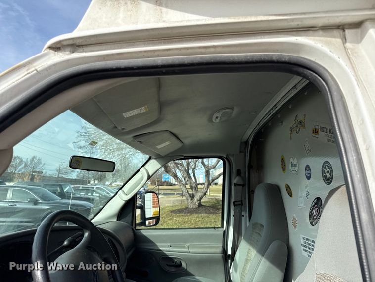 image for item DZ4337 2005 Ford E350 Super Duty box truck